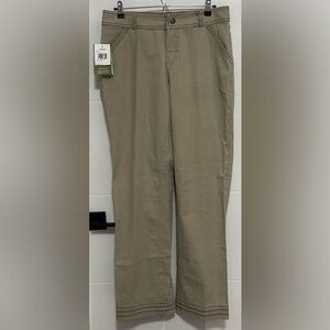 ✨NWT✨ Cabela's: Women’s Lifestyle Collection Pants- Size 10